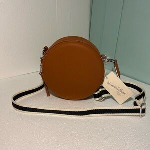 Universal Thread Tan Crossbody Bag with Structured Design